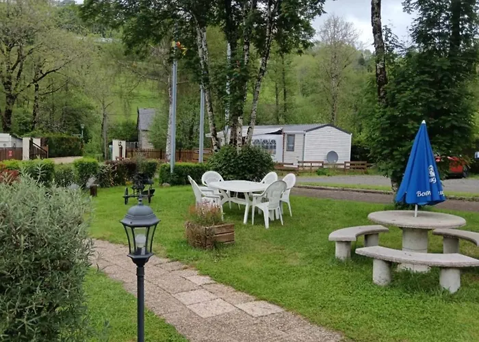 Mobil-home Avec Terrasse - 4 Pers. - Api-1-52-2034 * La Tour-d'Auvergne